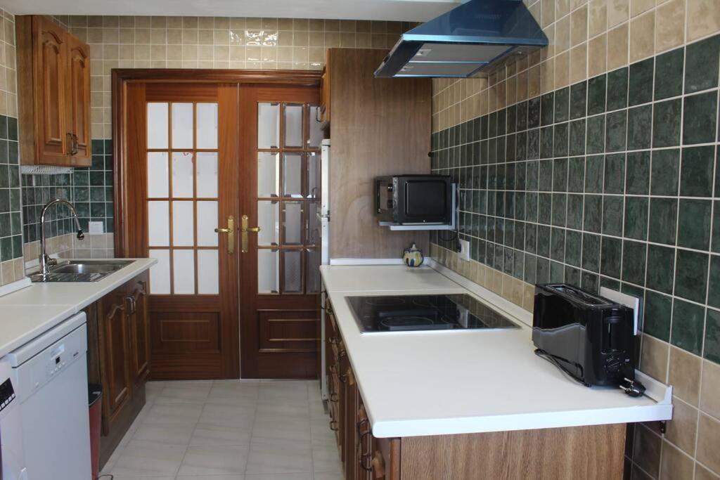 Roch2 - Modern Near Metro Appartement *